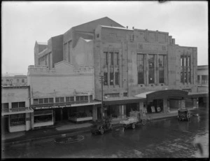 Broadway Avenue, Palmerston North, with the Regent Theatre