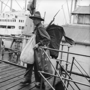 New Zealand soldier ready to board SS Captain Cook, Wellington
