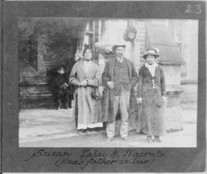 Huhana Tutakangahau, Tahu Hirawana, and Waereti Irohia, outside the Supreme Court, Auckland