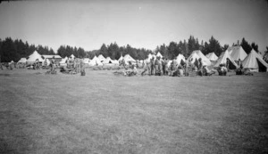 Soldiers receiving instruction at Waiouru Army Training Camp