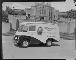 Morepork Smallgoods van outside Dominion Museum