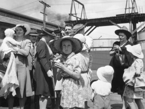 Family welcoming returning troops from World War 2, Wellington