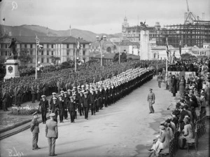 NZEF second echelon and Royal Naval Volunteer Reserve, on parade at Parliament, Wellington
