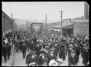 1913 Waterfront Strike supporters on Mansfield Street, Newtown, Wellington