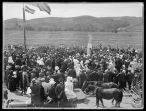 Unveiling of the war memorial at Kaitaia