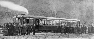 Clayton steam railcar, and group, Kurow