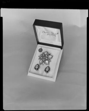 Norman Hartnell jewellery