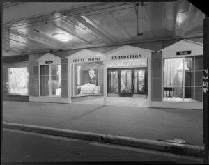 Kirkcaldie & Stains, store entrance