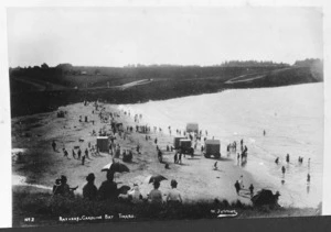 Crowd on the beach at Caroline Bay, Timaru - Photograph taken by William Ferrier