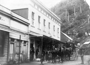 Empire Hotel and carriage, Lyell