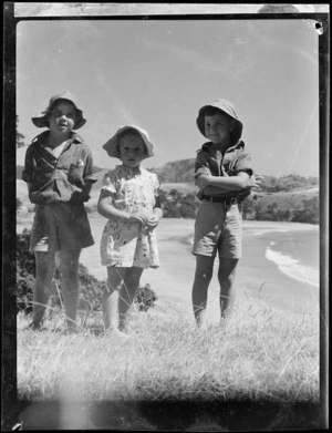 Robert Wells (Junior)and two other children at Woolley's Bay