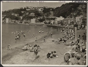 People on the beach, Oriental Bay, Wellington