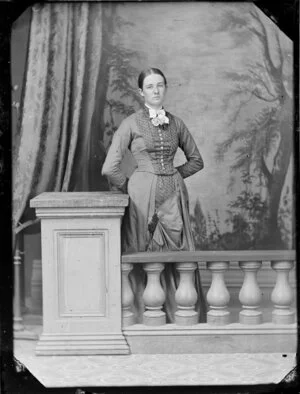 Unidentified woman, skirt with layers and pleats