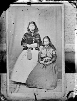 Two unidentified Maori women
