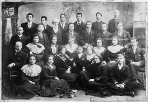 Group portrait of Chinese and Europeans