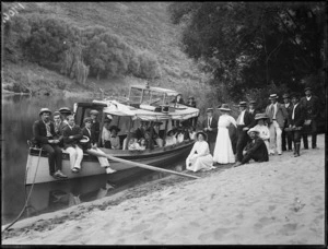 Picnic group with the launch Benares, Whanganui River
