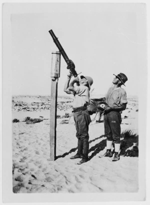 New Zealand soldiers with an anti-aircraft Lewis gun