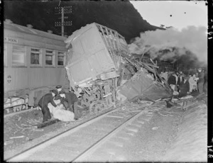 Train crash at Ngahauranga (Ngauranga)