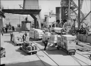 Loading the ship Eleanor Bolling with supplies for Byrd's Antarctic expedition, Wellington