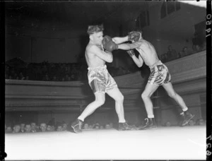 Jack O'Leary and Harry Hanson in boxing fight