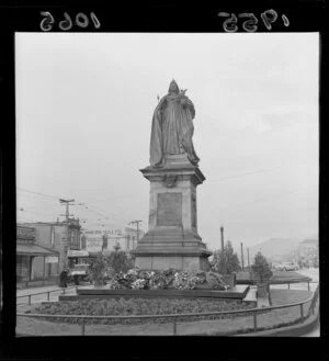 Statue of Queen Victoria, between Kent and Cambridge Terraces, Wellington