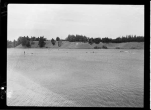 Finish of the single sculls rowing race, 1950 British Empire Games, Lake Karapiro