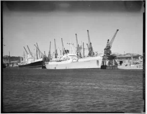 Gladstone Star docked at wharf