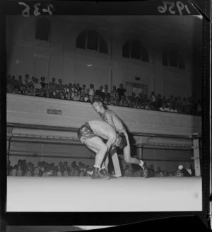 New Zealand Boxing Association middleweight title match between Barry Brown and Pran Mikus at Wellington Town Hall, including eye injury