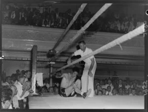 Barry Brown versus Ricardo Marcos, boxing match at Town Hall, Wellington