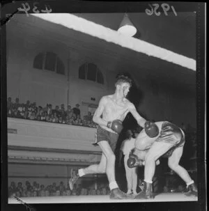 New Zealand Boxing Association middleweight title match between Barry Brown and Pran Mikus at Wellington Town Hall, including eye injury