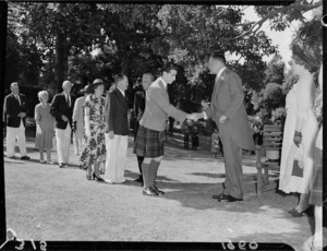 Athletes in 1950 British Empire Games meeting dignitaries, Government House, Auckland