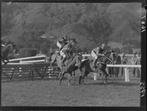 Horse racing at Trentham (hurdles), Upper Hutt