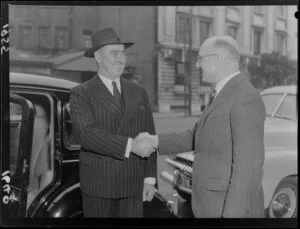 Brigadier C A Weir shaking hands with Major General W G Gentry