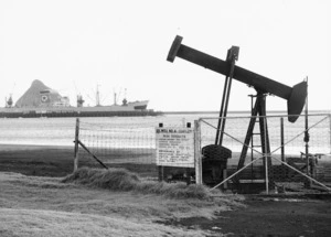 Oil well No 4 on Ngamotu Beach, New Plymouth