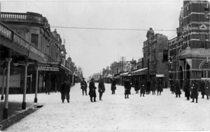 Winzenberg, Albert Edward :Snow on Queen Street, Masterton