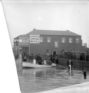 Ring, James, 1856-1939 :Union Hotel, Greymouth, during flood