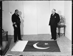 Flag of Pakistan presented to Wellington