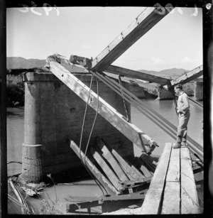 Collapsed bridge, Hutt River