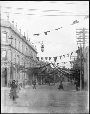 Cuba Street, Wellington, decorated for the visit of the Duke and Duchess of Cornwall and York