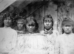 Ross, Malcolm, 1862-1930 :Types of Urewera girls at Ruatahuna