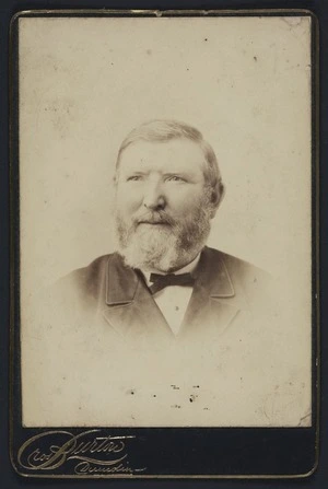 Burton Brothers (Dunedin) fl 1868-1898 :Portrait of unidentified man