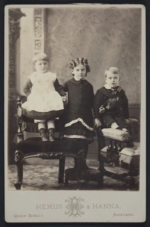 Hemus & Hanna (Auckland) fl 1879-1882 :Portrait of three unidentified children