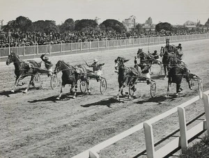 Finish of the new Zealand Trotting Cup 1939