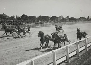 Finish of the New Zealand Trotting Cup 1940