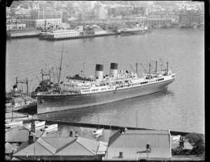 Ship Monowai at Clyde Quay wharf