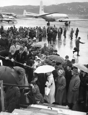 Crowd leaving Wellington Airport after the official opening was postponed due to bad weather