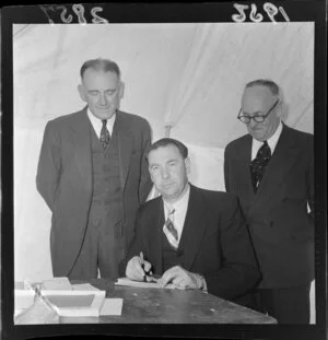 Mr W Speakman, the Mayor of Wellington (Frank Kitts) and Mr J Phillips, signing an agreement