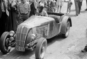 Ewen Faulkner in Morris V8 special at Paekakariki hill climb