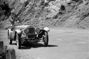 R Watson in Frazer Nash automobile at Paekakariki hill climb