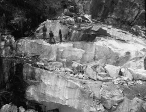 Men cutting blocks of marble, Kairuru quarry